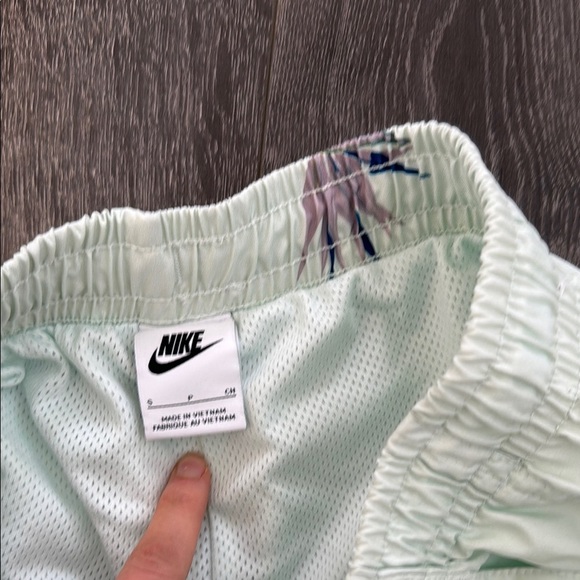 Nike Men's Floral Swim Shorts - Light Green - Picture 5 of 6